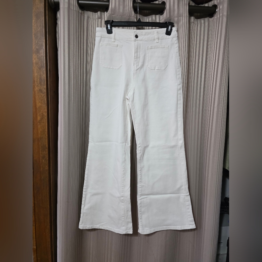 Women's White Flare Jeans. NWOT